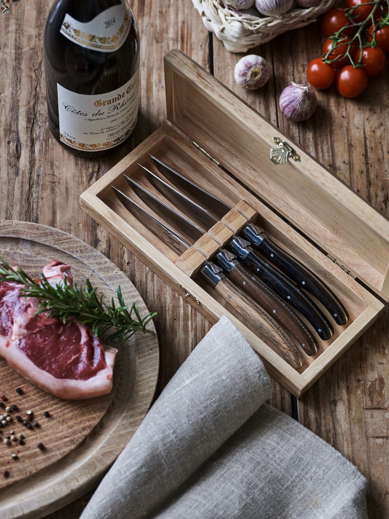 Laguiole Le couteau blandet tre (Ibenholt, Wenge, Valnøtt, Eik)